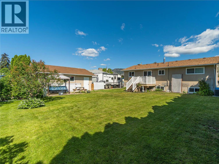 2321 Young Avenue, Kamloops, BC, V2B 4M7 - 32