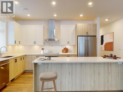 4078 Saturna Avenue - 2