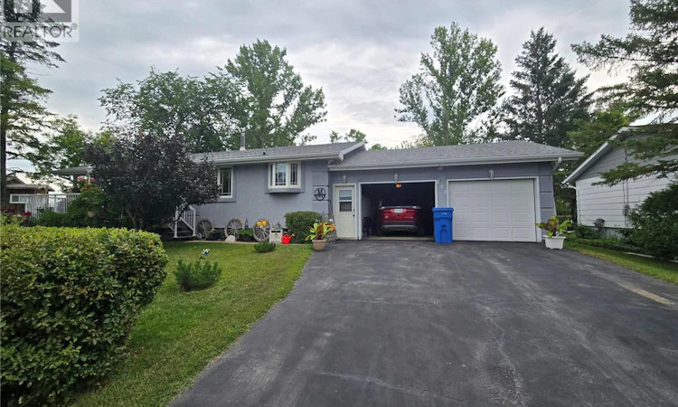 808 Assiniboia Avenue