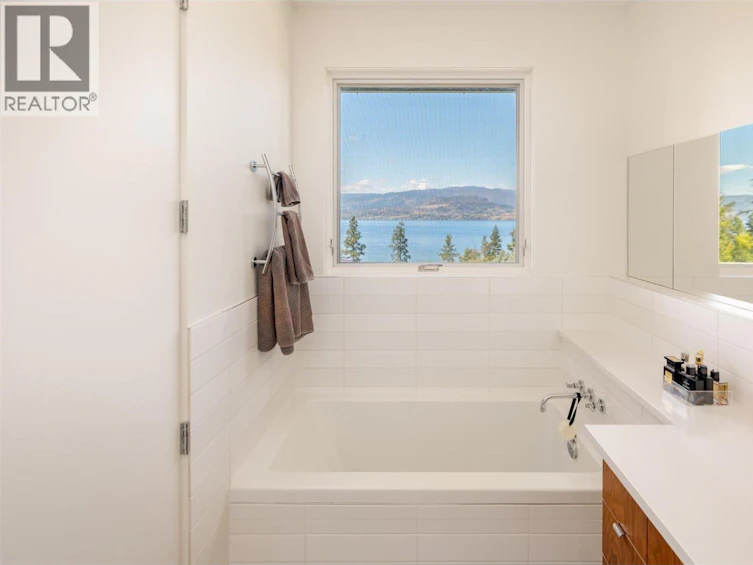 4840 Lakeshore Road, Kelowna, BC, V1W 4H6 - 44