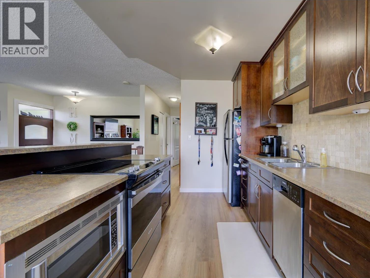 1210 Monashee Court, Kamloops, BC, V2C 6B3 - 2