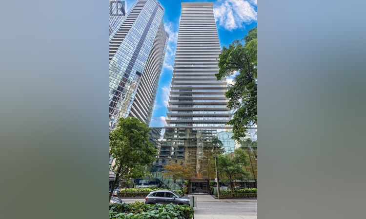 811-33 Charles Street East