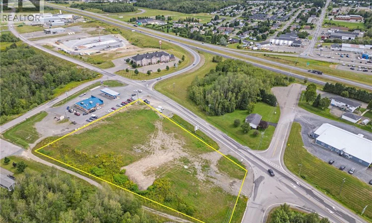 Lot Ouellette Street