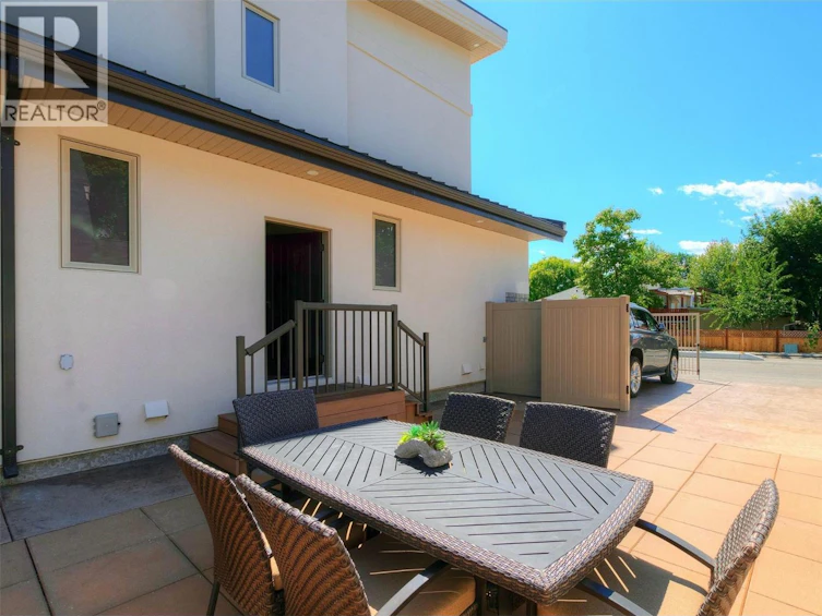 2571 Abbott Street, Kelowna, BC, V1Y 9T9 - 4