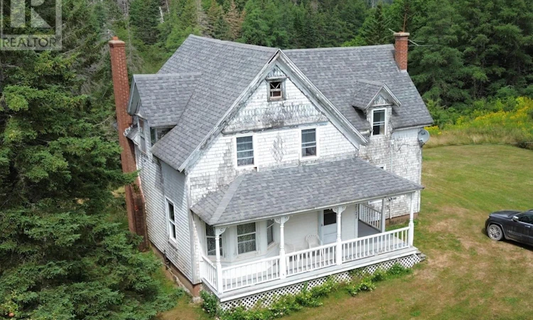 2121 Loch Lomond Road