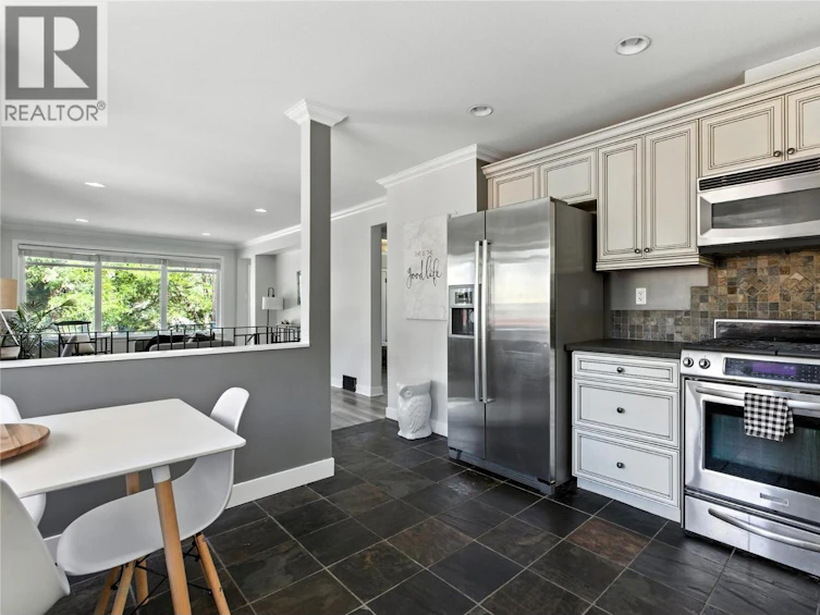 2105 Valleyview Drive, Kamloops, BC, V2C 4C3 - 21