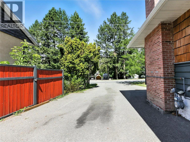 2105 Valleyview Drive, Kamloops, BC, V2C 4C3 - 8