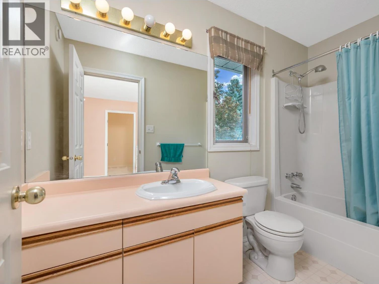 50 Lochhaven Court, Coldstream, BC, V1B 2G9 - 19