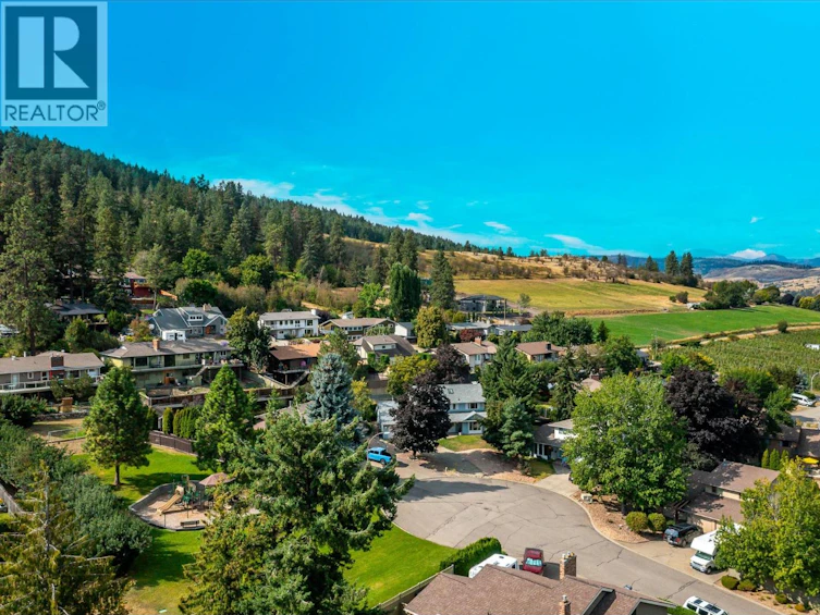 50 Lochhaven Court, Coldstream, BC, V1B 2G9 - 36