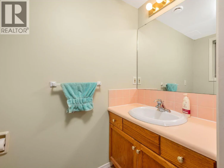 50 Lochhaven Court, Coldstream, BC, V1B 2G9 - 16