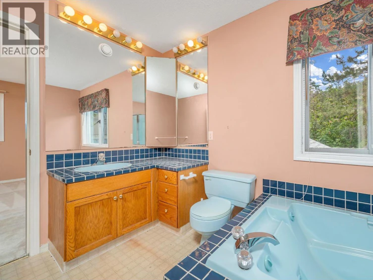 50 Lochhaven Court, Coldstream, BC, V1B 2G9 - 26