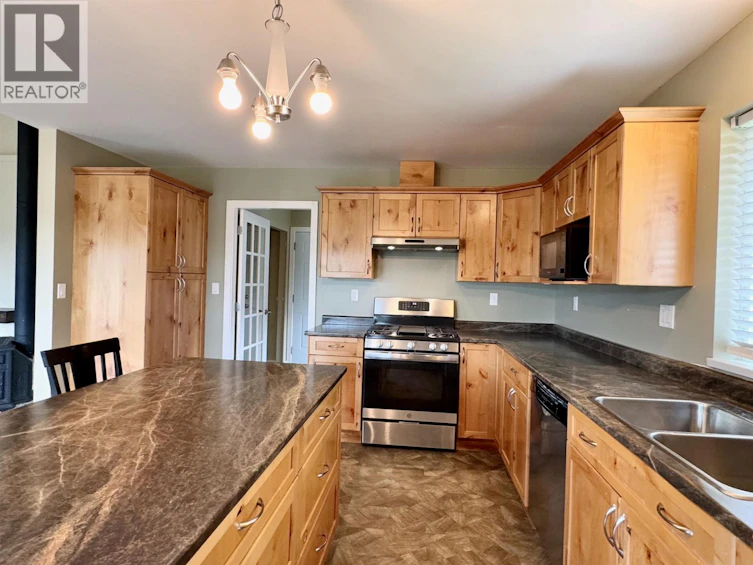 5553 Park Drive, 103 Mile House, BC, V0K 2E1 - 14