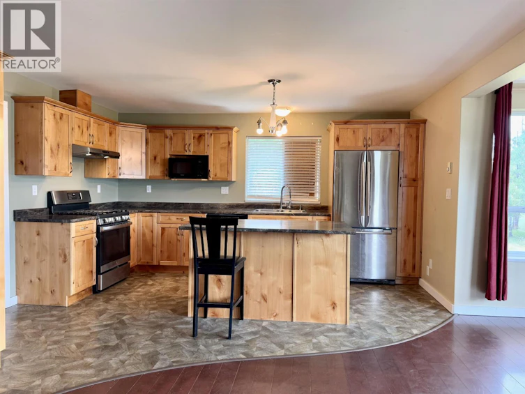 5553 Park Drive, 103 Mile House, BC, V0K 2E1 - 13