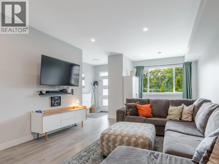 109-253 Norton Street, Penticton, BC, V2A 4H8 - 2