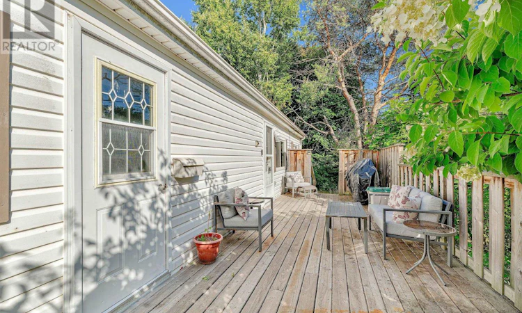 7 Oakwood Crescent