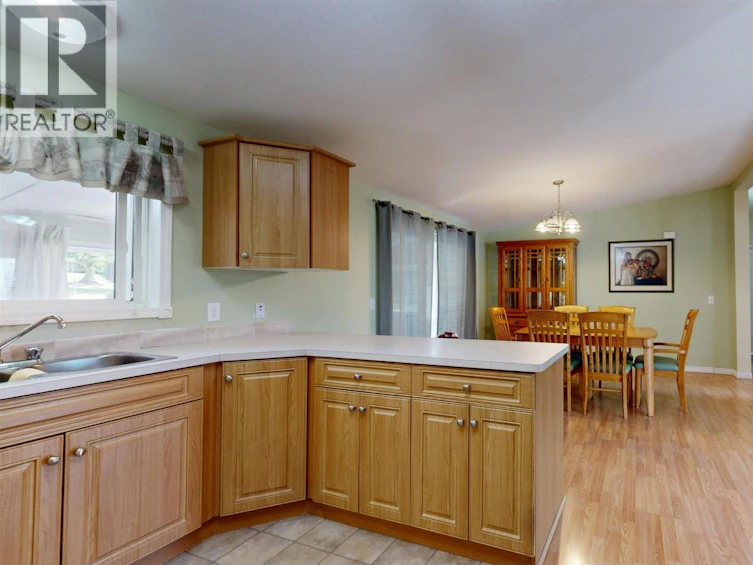 6089 Lakeshore Drive, 100 Mile House, BC, V0K 2E3 - 9