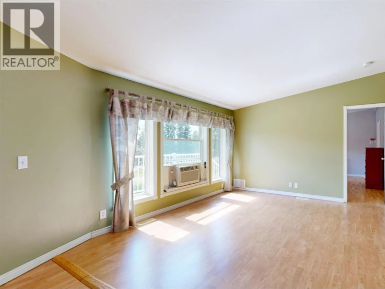 6089 Lakeshore Drive, 100 Mile House, BC, V0K 2E3 - 14