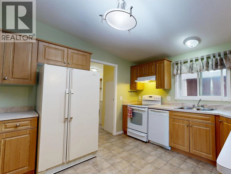 6089 Lakeshore Drive, 100 Mile House, BC, V0K 2E3 - 8