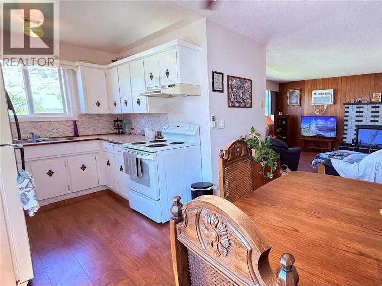 654 Sixth Avenue, Midway, BC, V0H 1M0 - 22