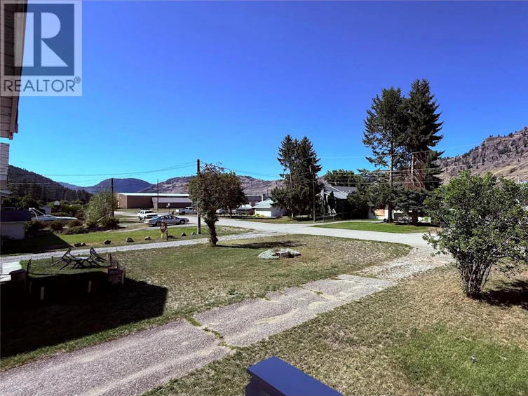 654 Sixth Avenue, Midway, BC, V0H 1M0 - 7
