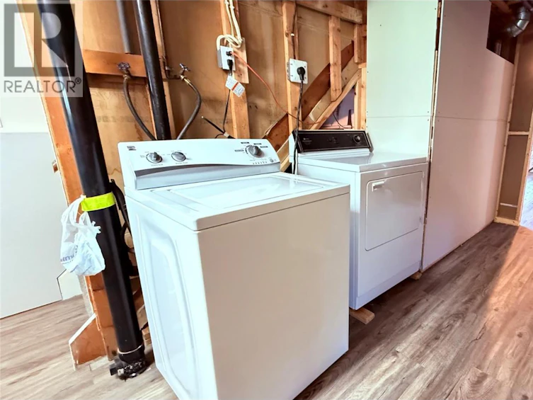 654 Sixth Avenue, Midway, BC, V0H 1M0 - 38