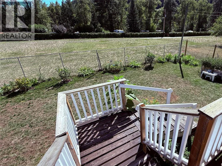 654 Sixth Avenue, Midway, BC, V0H 1M0 - 12