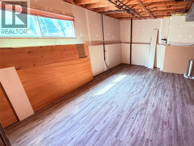 654 Sixth Avenue, Midway, BC, V0H 1M0 - 43