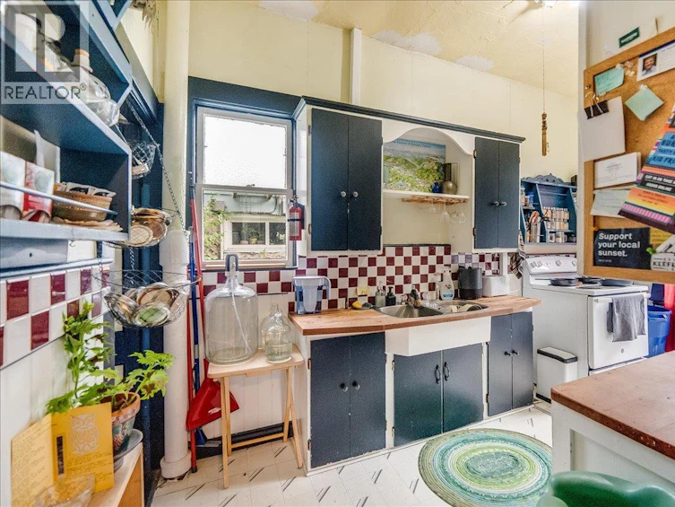 222 Observatory Street, Nelson, BC, V1L 4Y3 - 21