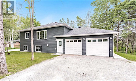 2082 Centre Avenue, Severn, ON, L3V 6H3