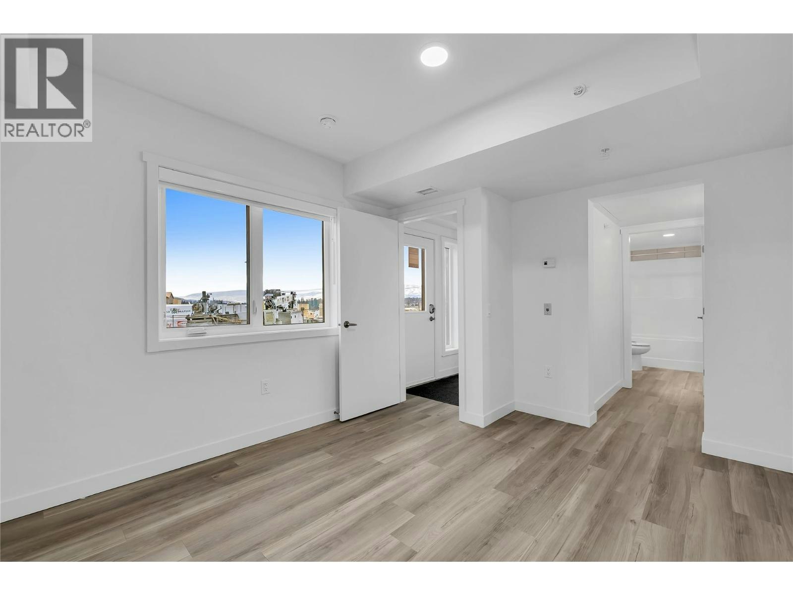117-1057 Frost Road, Kelowna, BC, V1W 0G8 - 32