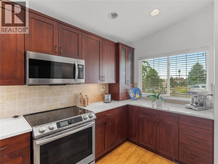 728 Rosewood Crescent, Kamloops, BC, V2H 1S3 - 3