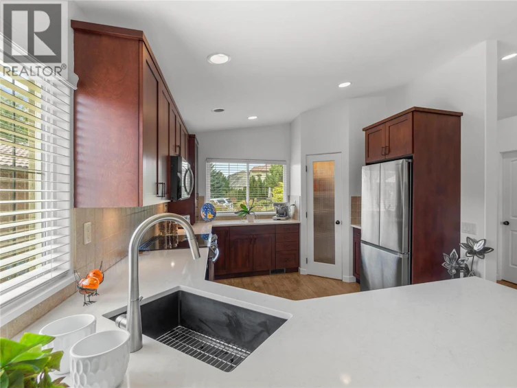 728 Rosewood Crescent, Kamloops, BC, V2H 1S3 - 4