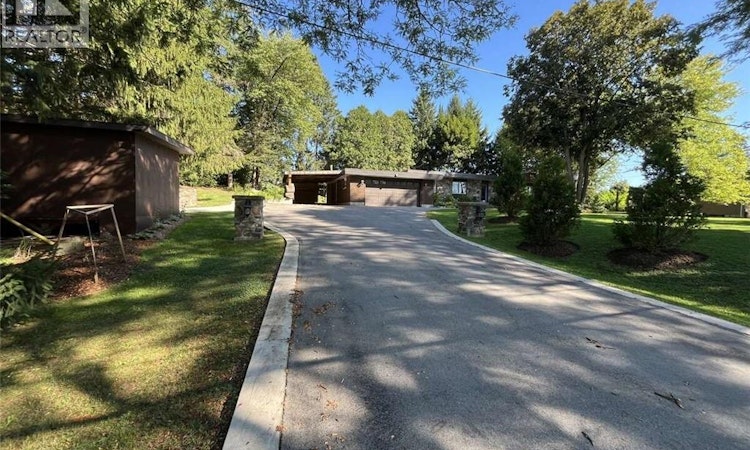 915 Governors Road