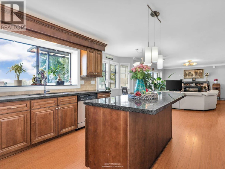 1028 Dansey Avenue, Coquitlam, BC, V3K 3H1 - 10