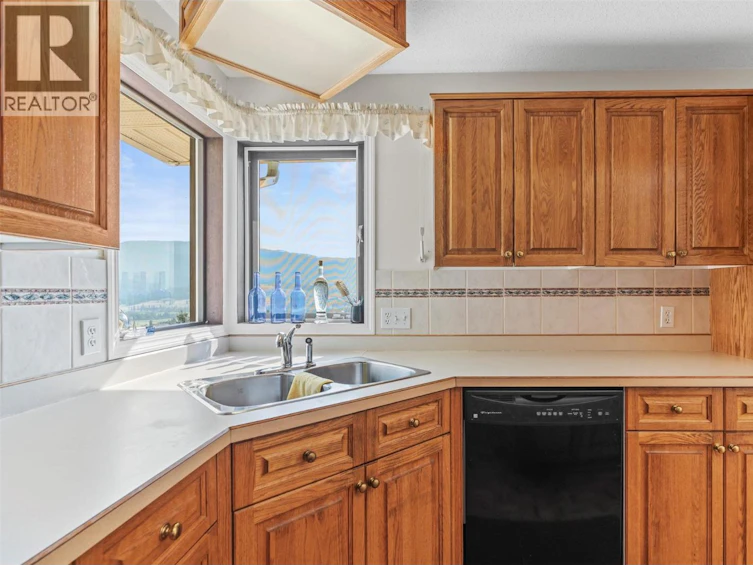 308 Cypress Drive, Coldstream, BC, V1B 2Y1 - 14