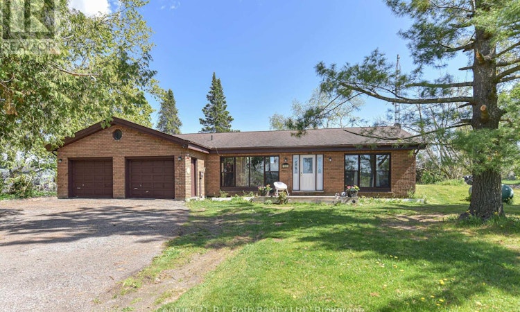 1535 15/16 Sideroad East