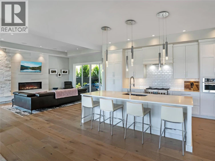 5697 Jasper Way, Kelowna, BC, V1W 5L7 - 5