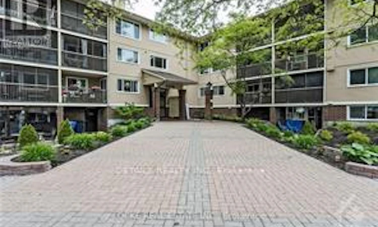 304-6376 Bilberry Drive N