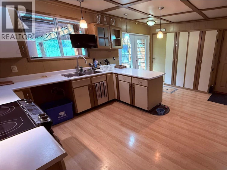 300 Lyall Street, Midway, BC, V0H 1M0 - 20