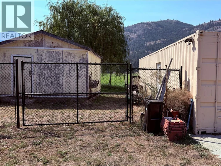 300 Lyall Street, Midway, BC, V0H 1M0 - 3