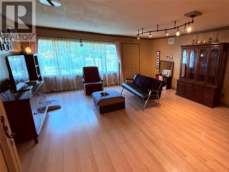 300 Lyall Street, Midway, BC, V0H 1M0 - 23