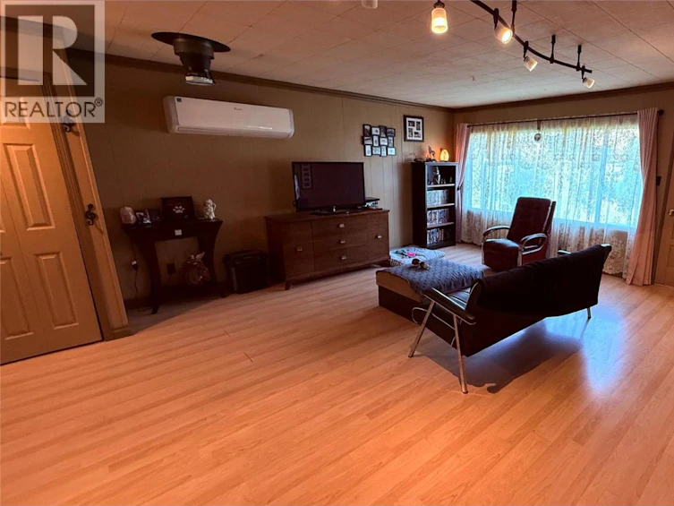 300 Lyall Street, Midway, BC, V0H 1M0 - 24