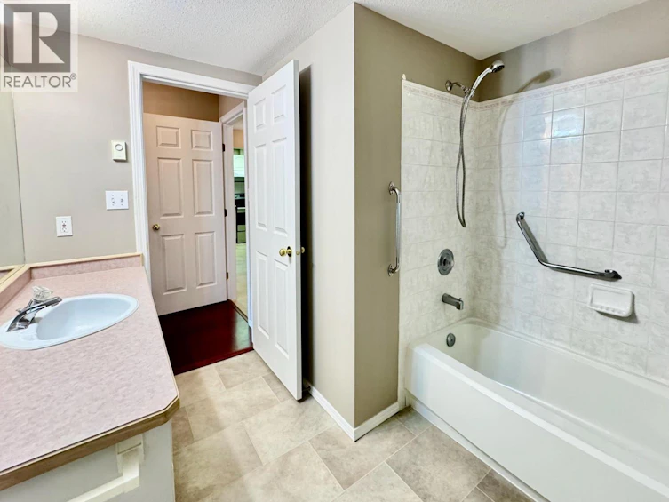 204-2401 SOUTH Main Street, Penticton, BC, V2A 5J1 - 25