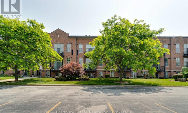 105-262 Dundas Street East