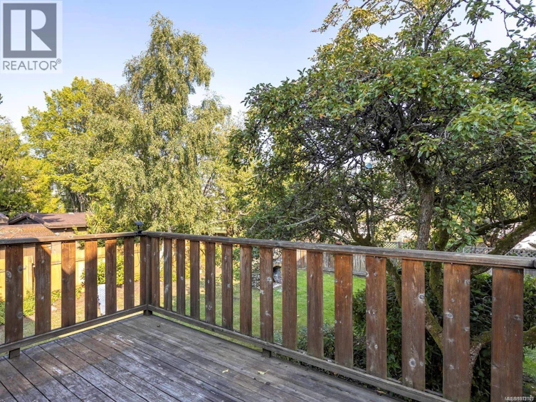 9717 Second Street, Sidney, BC, V8L 3C3 - 4