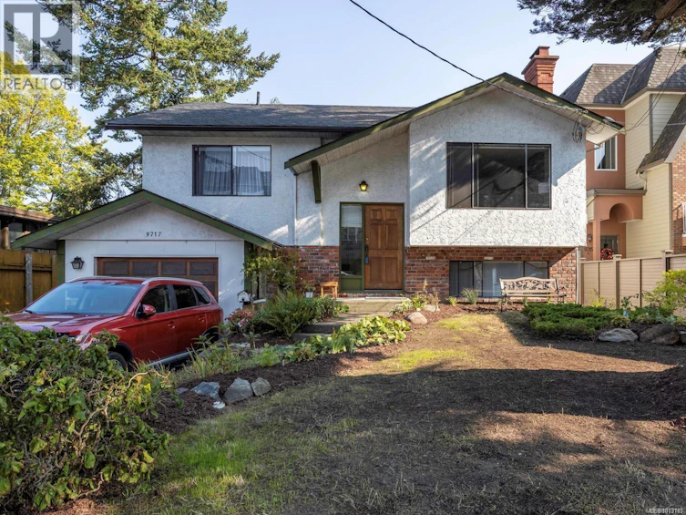 9717 Second Street, Sidney, BC, V8L 3C3 - 3