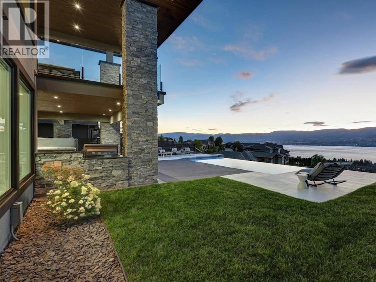 858 Clarance Avenue, Kelowna, BC, V1W 5H4 - 2