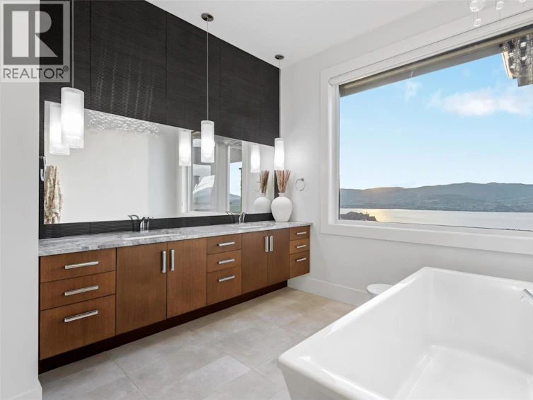 858 Clarance Avenue, Kelowna, BC, V1W 5H4 - 33
