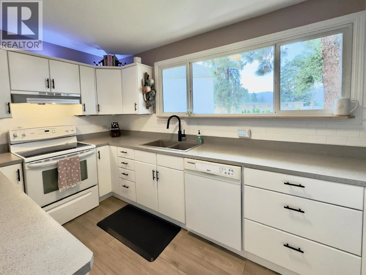 1150 Mcpherson Place, Penticton, BC, V2A 3Y3 - 11