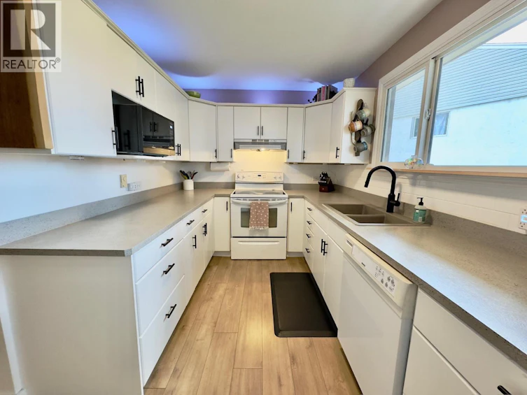 1150 Mcpherson Place, Penticton, BC, V2A 3Y3 - 12